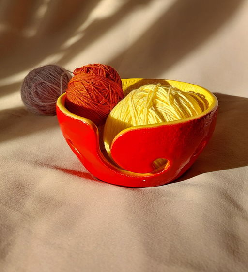 Клубочница для вязания керамическая "Красно-жёлтая"