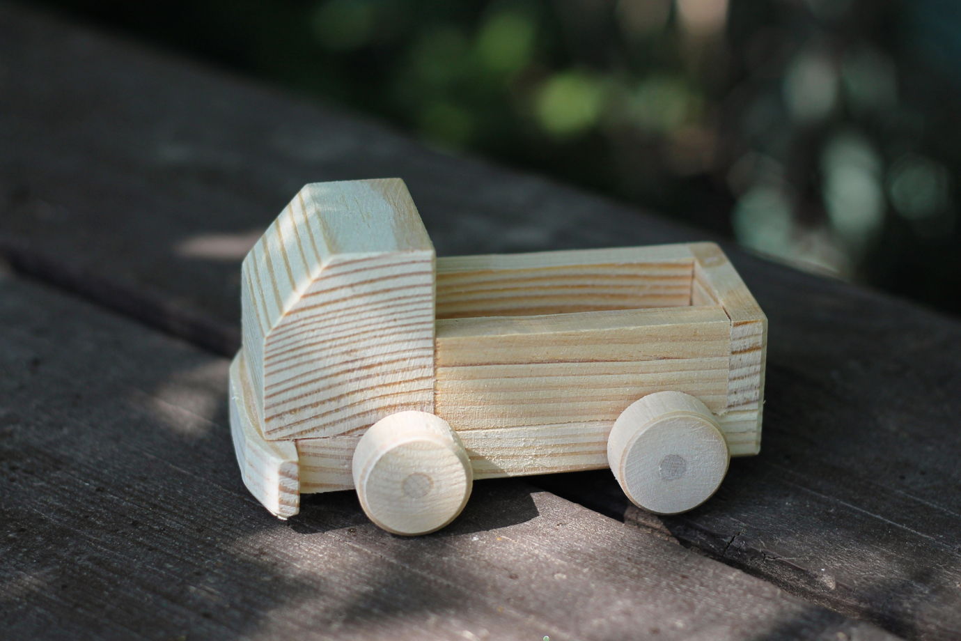 Машина деревянная маленький грузовик