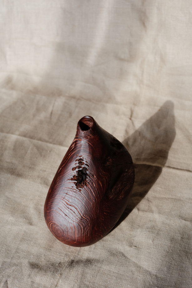 Ваза интересная из туевого можжевельника