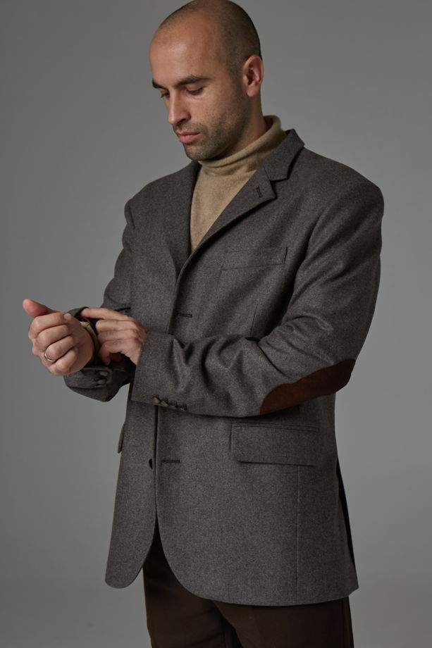 Мужской пиджак серого цвета