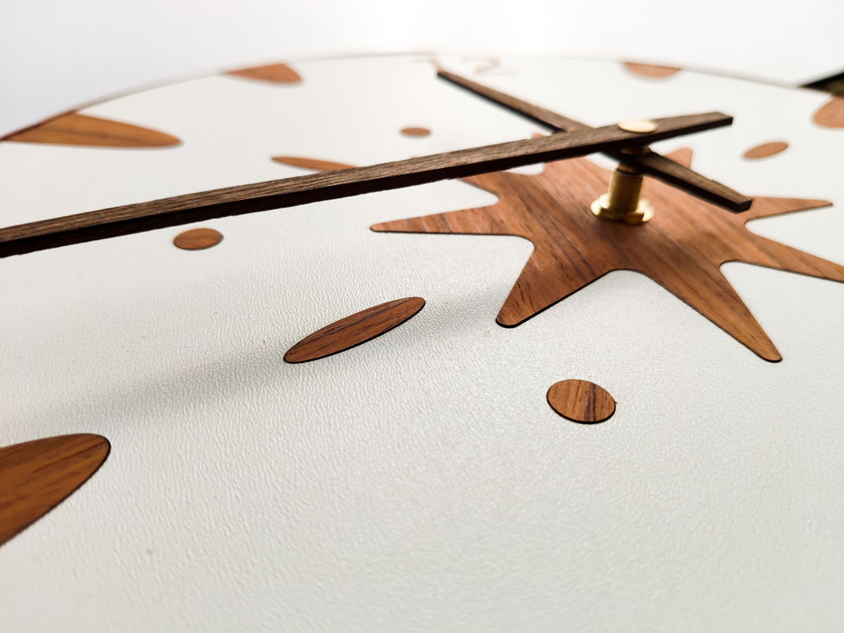 Современные настенные часы из дерева 35см