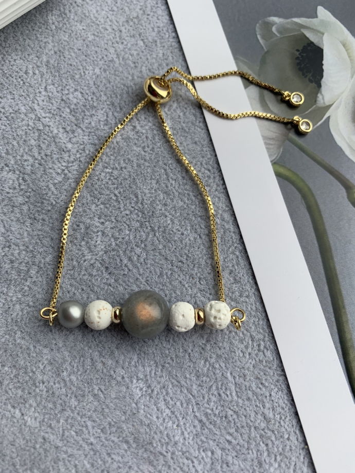 Браслет с лабрадором, лавой и жемчугом Майорка «Пепел и сияние»