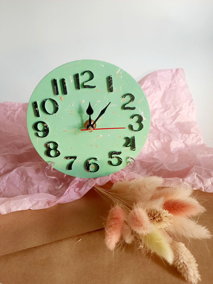 Часы ручной работы из гипса мятного цвета, диаметр 15 см