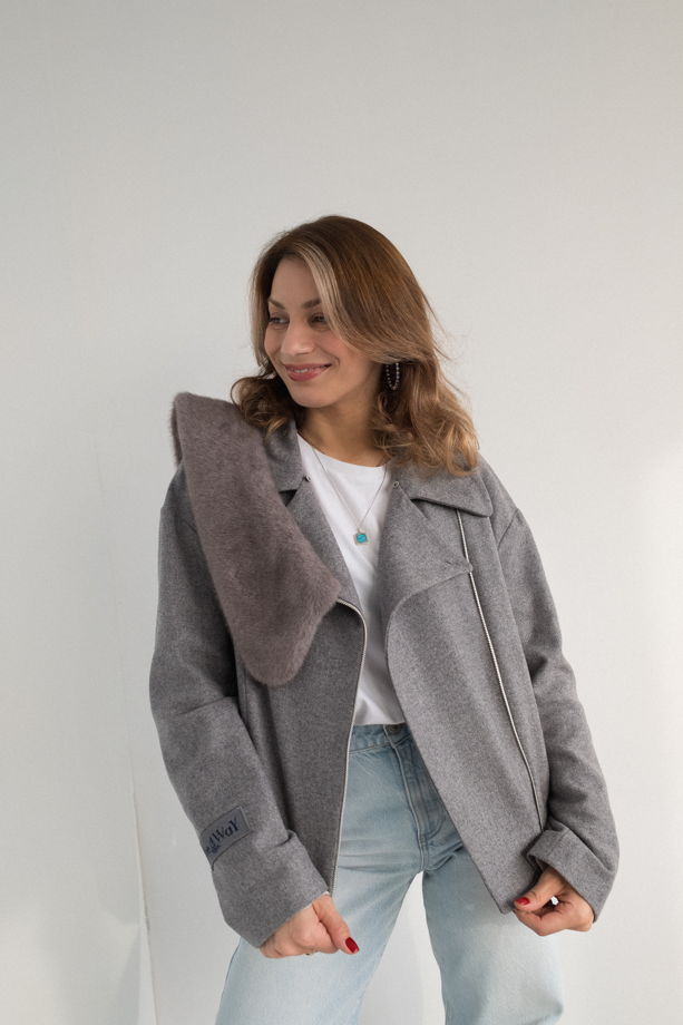 Фланелевое полупальто-косуха "БЭТ" светло-серого цвета с вышивкой