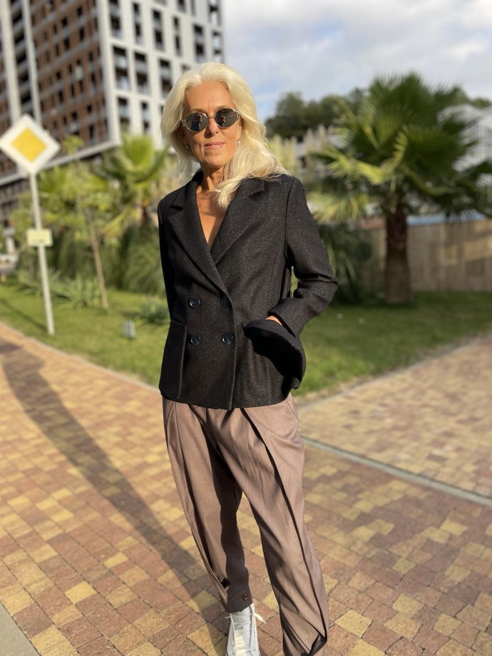 Женский пиджак синий  из итальянской шерсти укороченный. Полупальто женское