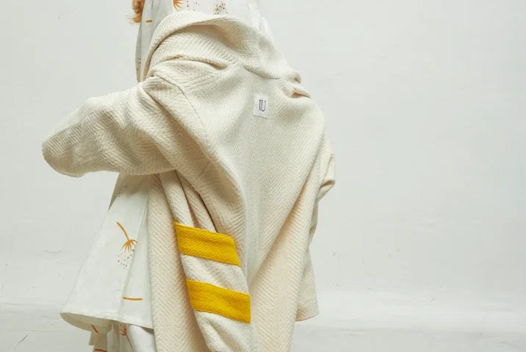 Пальто-халат  с акцентными декоративными полосами