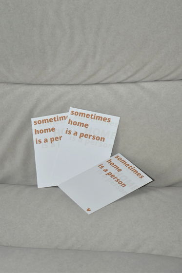Открытка «Sometimes home is a person» (Иногда дом – это человек)