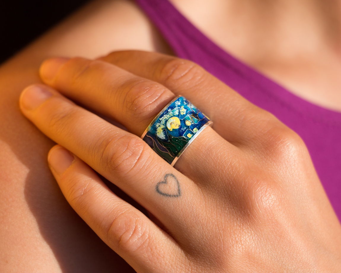 Кольцо серебряной с эмалью по всей окружности "Звездная ночь"