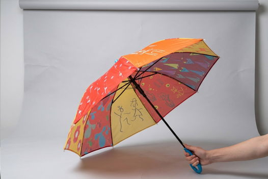 Красный полосатый зонтик с котами для яркого подарка