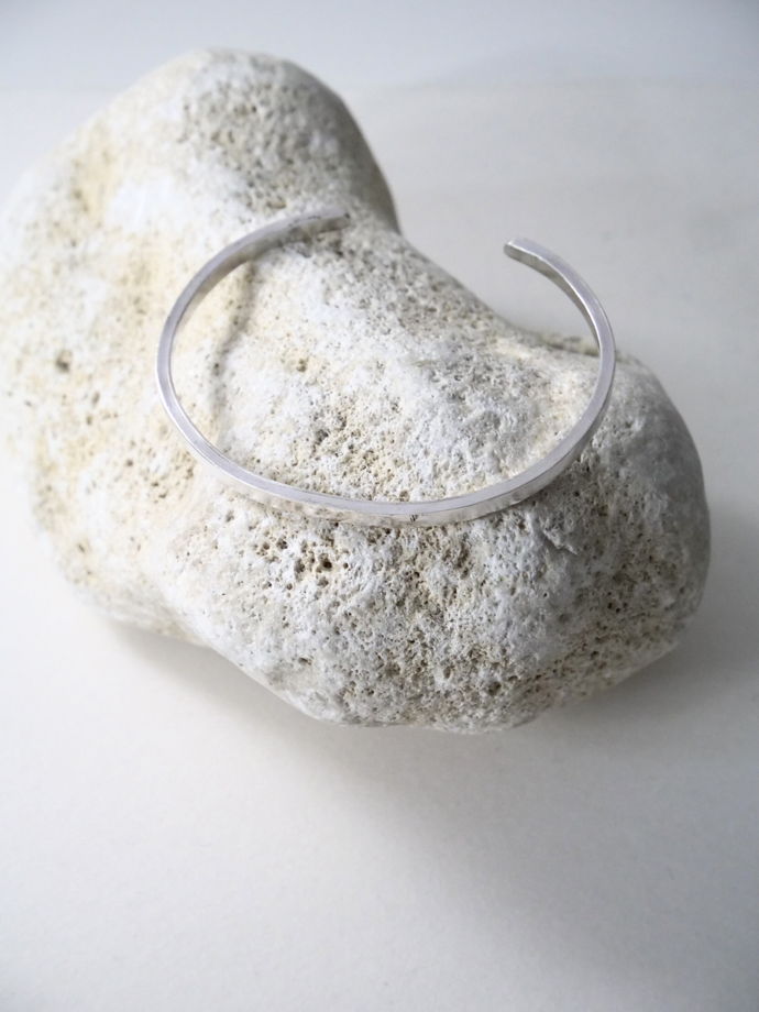 Браслет серебряный тонкий