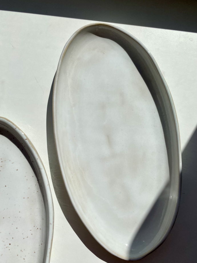 Тарелка керамическая овальная белая