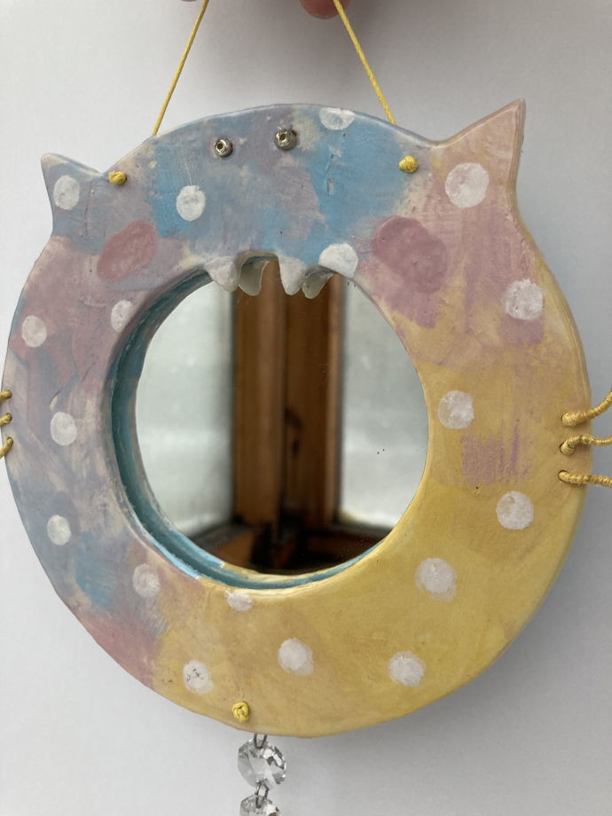 Усатое зеркало в керамической раме