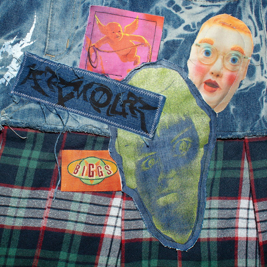 Кастомизированная джинсовая юбка с нашивками и цепью