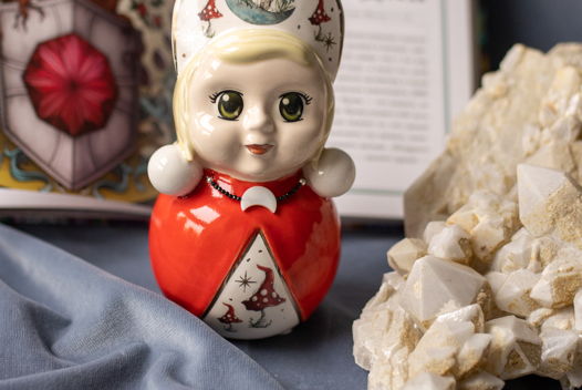 Красная неваляшка в кокошник