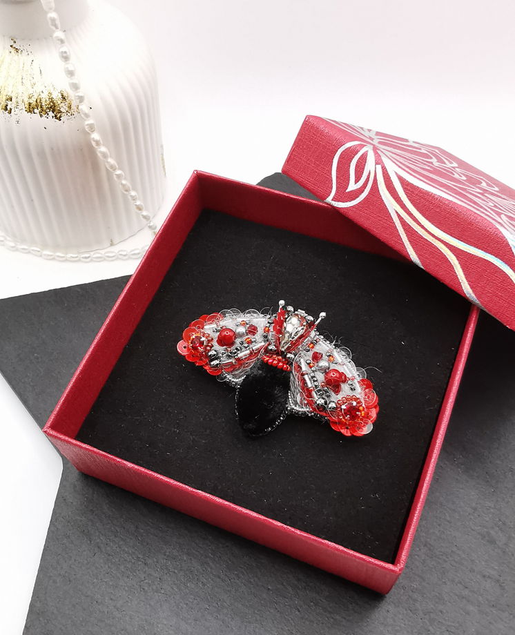Брошь-мотылек "в стиле танго", вышивка