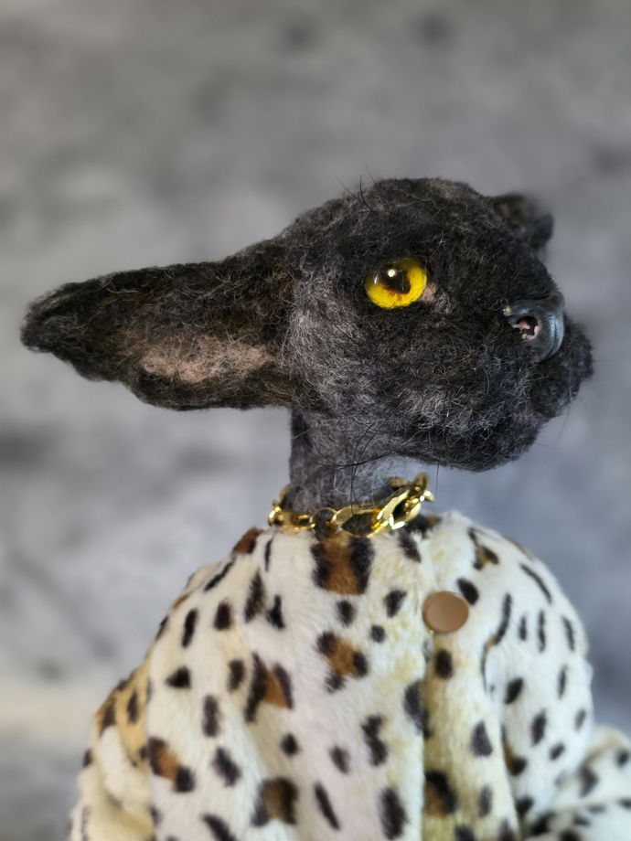 Интерьерная войлочная игрушка "Кошечка Анфиса"