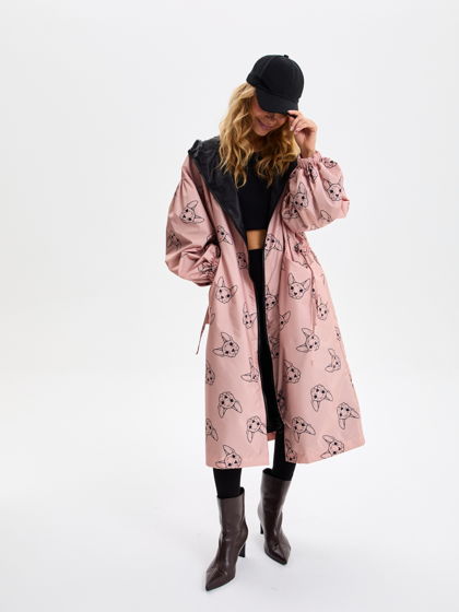 Плащ с бульдогами