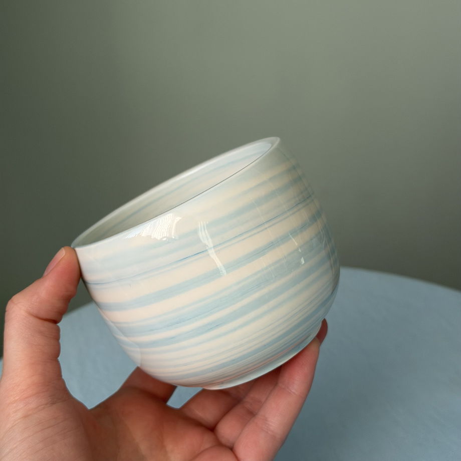 Чашка бело-голубая ручной работы без ручки, "Нерияги"