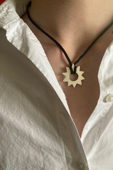 Серебряная звезда на шнурке