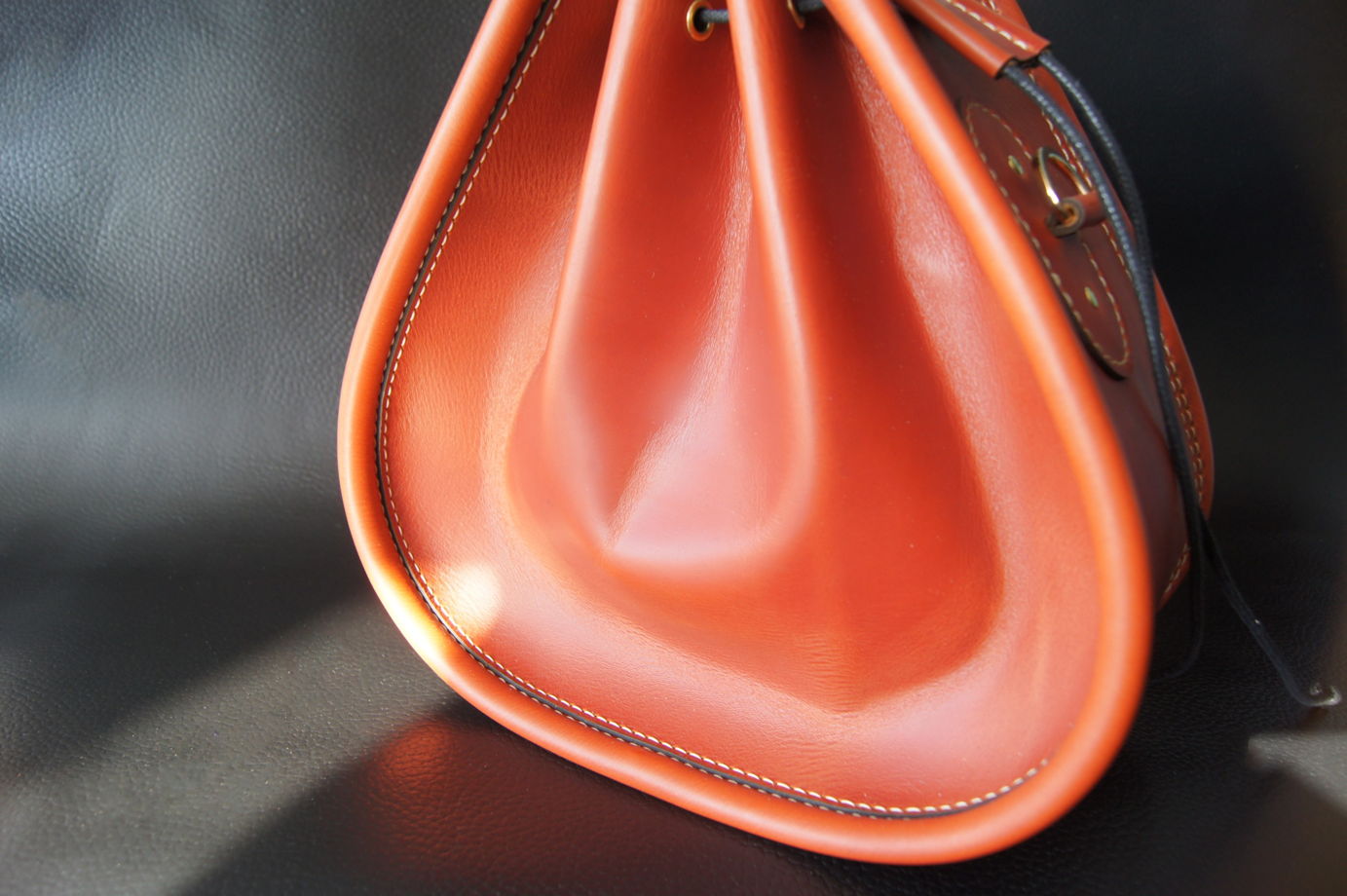 Кожаная сумка-мешок Терракотовый / Красный цвет Размер М "Bucket bag"