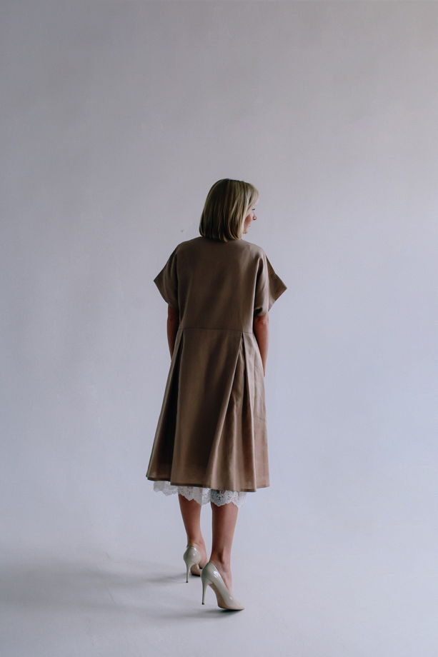 Платье из конопляной ткани с цельнокроенным рукавом