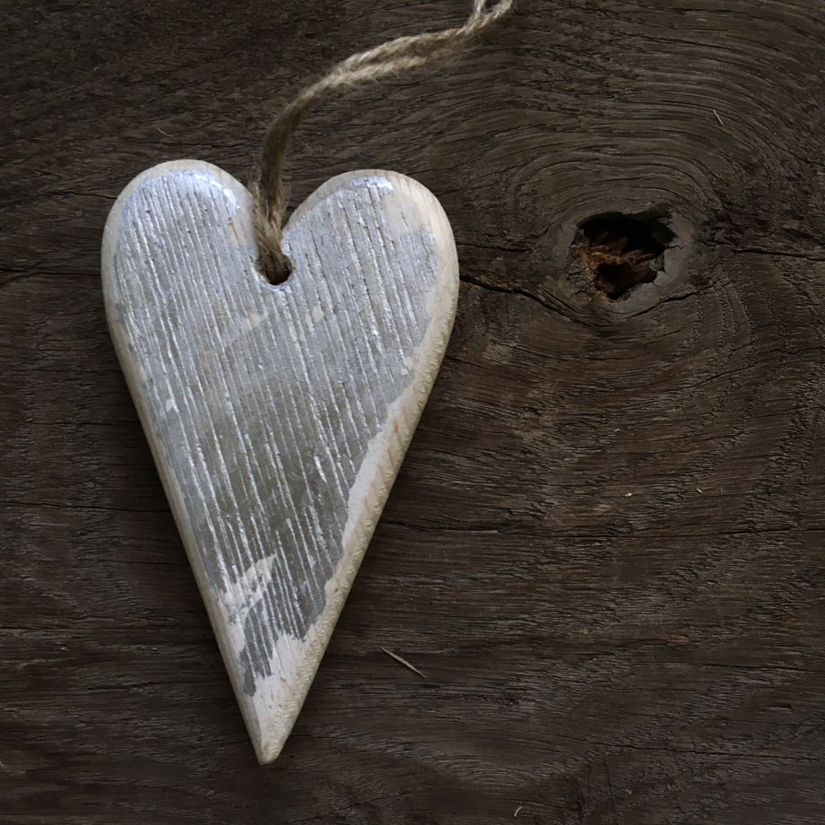 Декор деревянное сердце Валентинка белое серебрянное