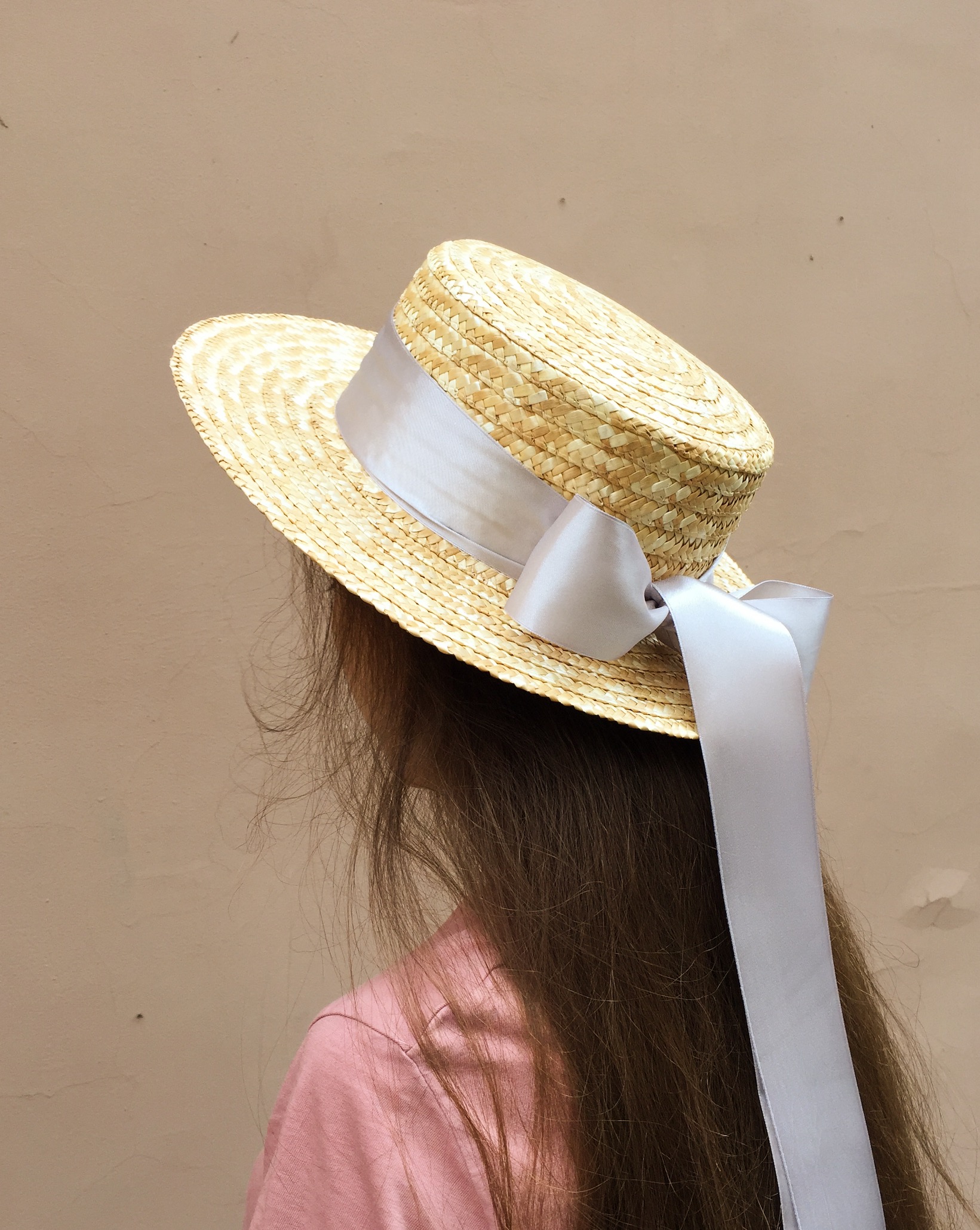 Соломенные шляпы с полями. Шляпа канотье 1896. Соломенное канотье. Канотье соломенная шляпа. Шляпа канотье солома.