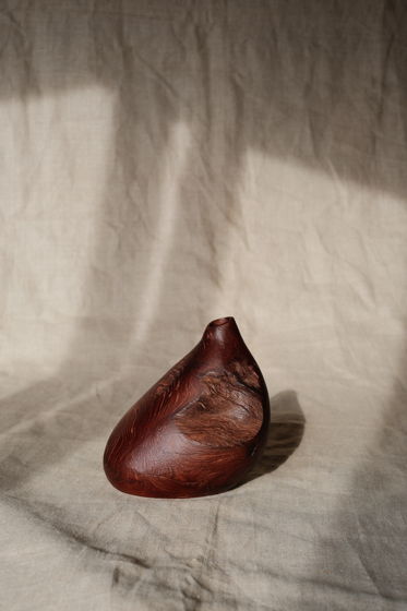 Ваза интересная из туевого можжевельника