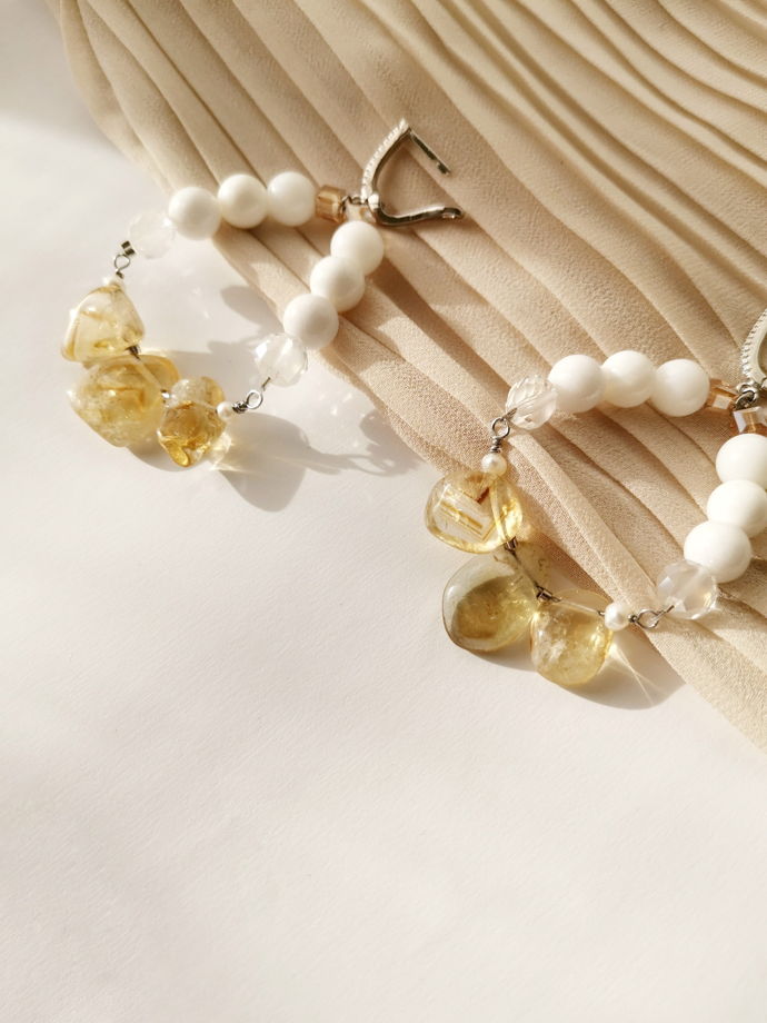 Белые серьги с природным цитрином