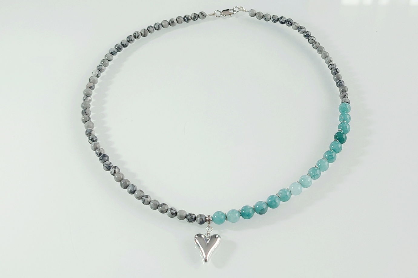 Чокер из яшмы и кварца