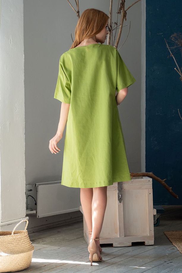 Платье  А-силуэта с поясом, зелёное