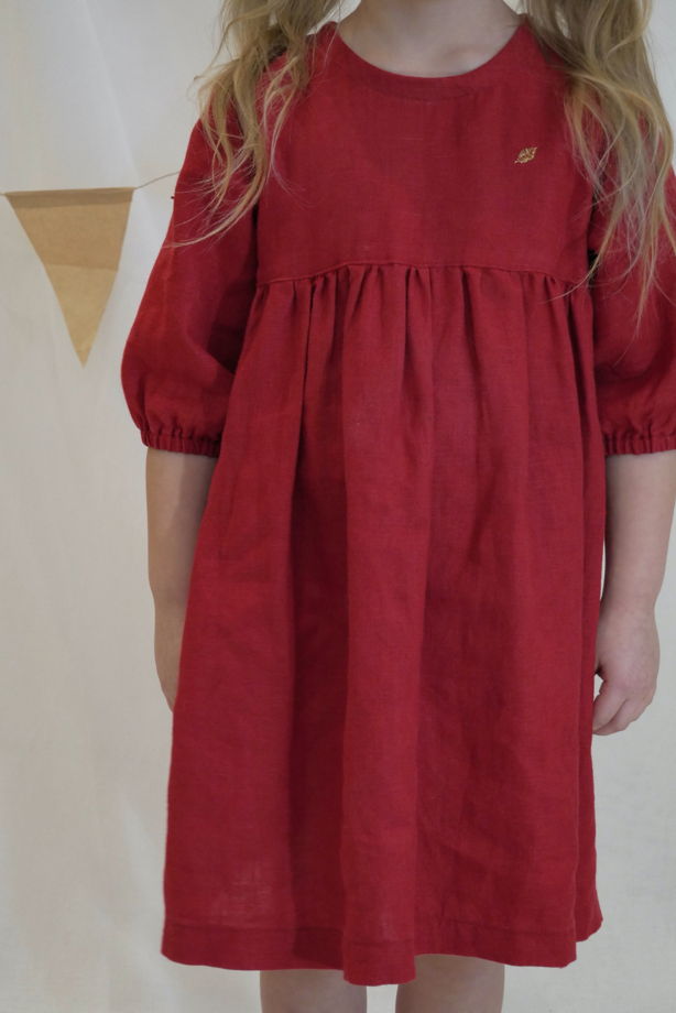 Льняное красное платье