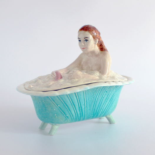 Шкатулка «Девушка в ванной»