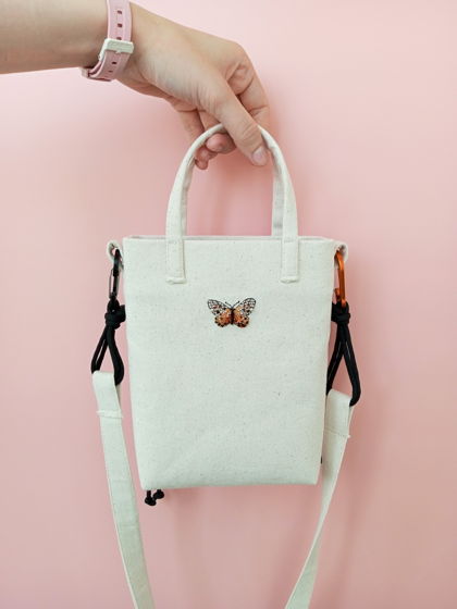 Мини-сумка для телефона из денима с вышитой бабочкой