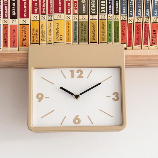 Подвесные часы на полку с магнитами, бежевые