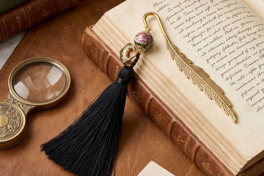 Закладка для книги с черной кисточкой и бусиной Тенша