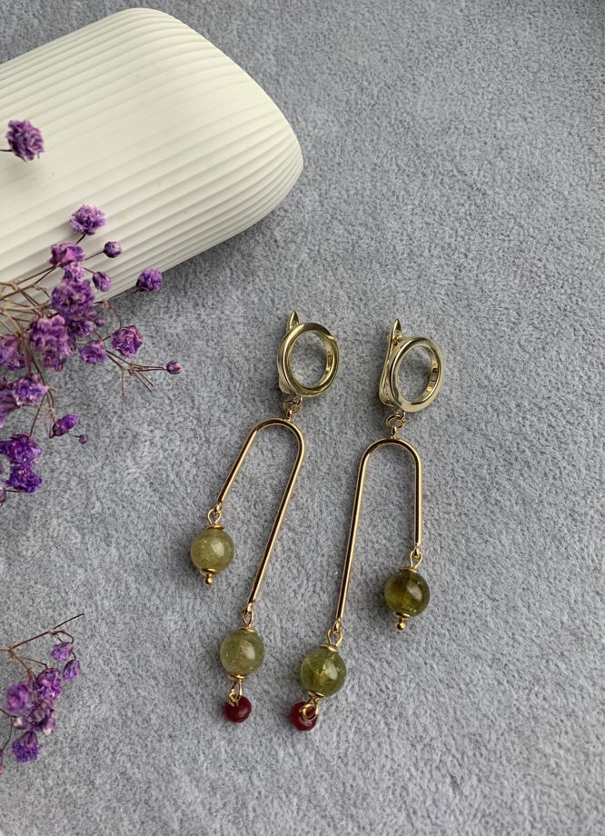 Серьги с зеленым гранатом и рубином «Бархат и рубин»