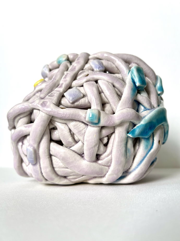 Керамическая скульптура-ваза Women holding things
