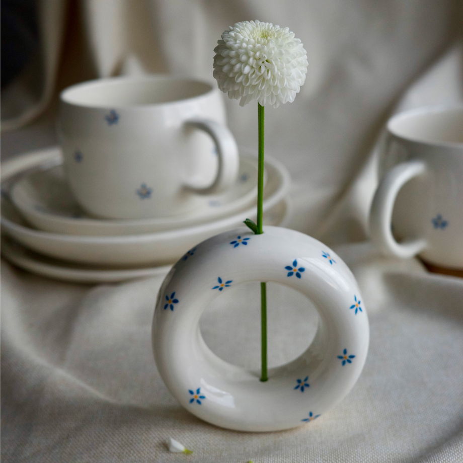 Ваза-бублик белая ручной работы с росписью "Лён"