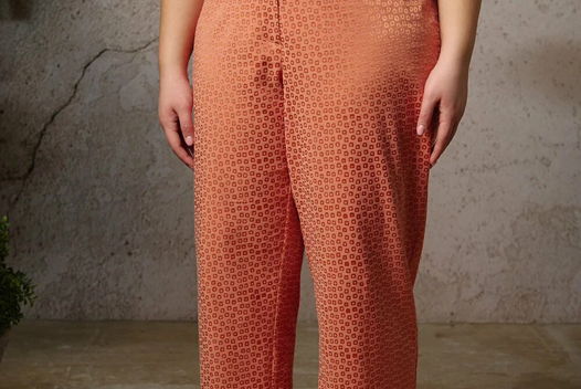 Прямые брюки из жаккарда с золотистыми брошами