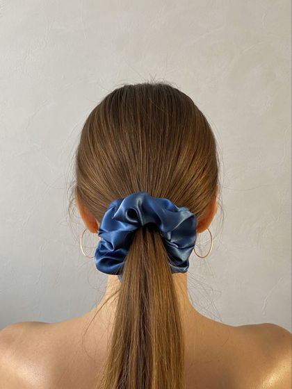 Резинка для волос из натурального шёлка (100% шёлк, Италия) 1 шт, пыльный синий