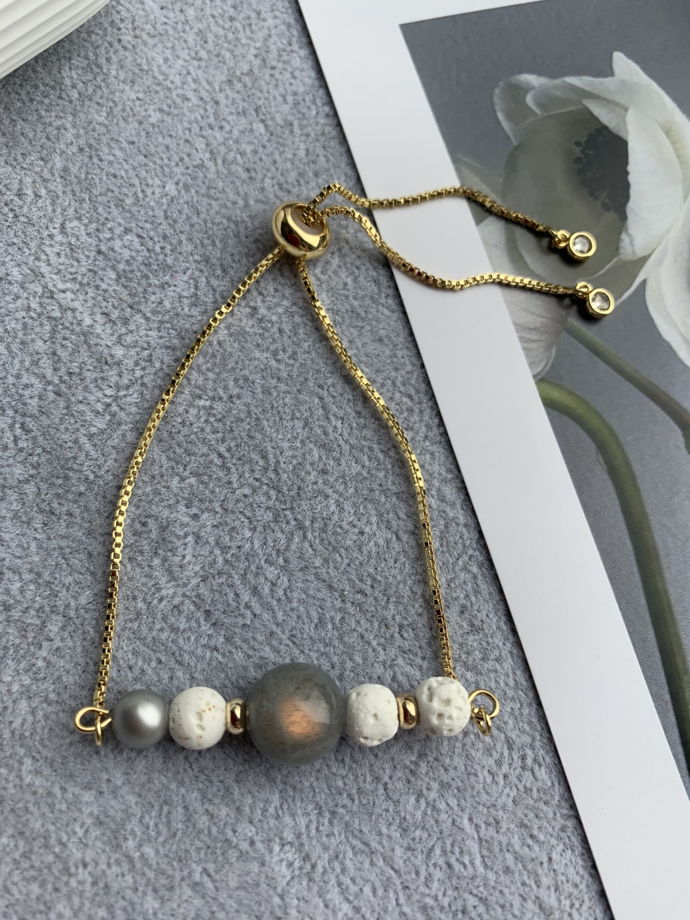 Браслет с лабрадором, лавой и жемчугом Майорка «Пепел и сияние»