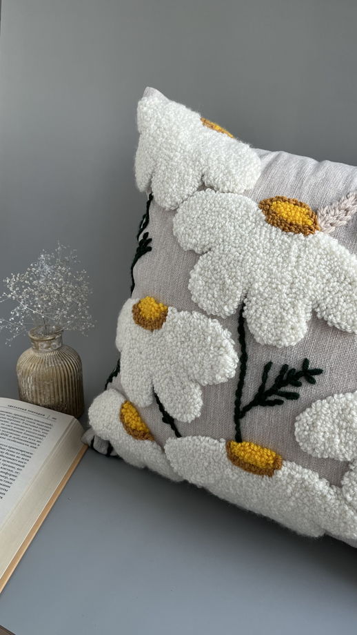 Декоративная подушка с ковровой вышивкой, 40х40