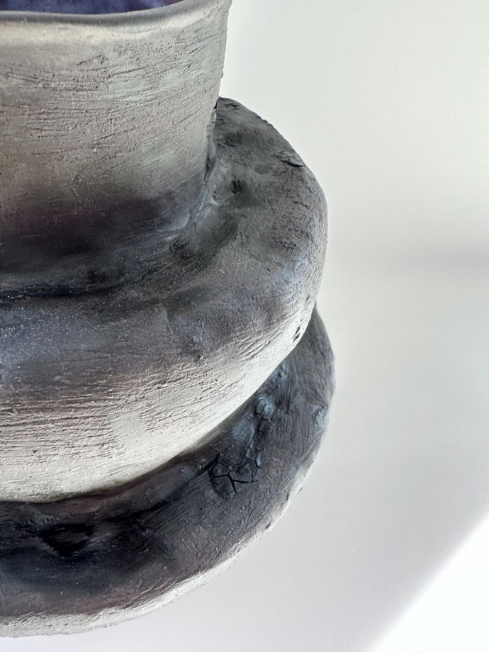 Керамическая черная большая арт ваза, вдохновленная фактурой скал, ручной работы