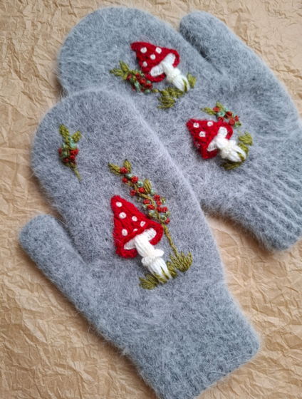 Варежки с мухоморами