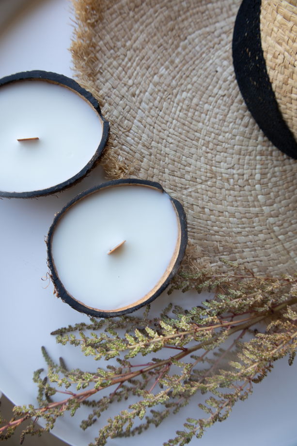 Ароматическая свеча в кокосовой скорлупе