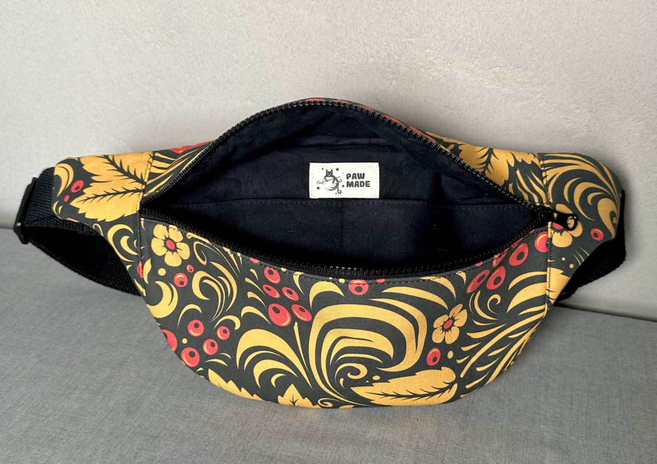 Поясная сумочка из уплотненного денима с принтом в русском стиле