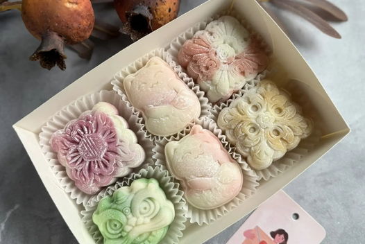 Лунные пряники (мункейки). Пирожные ассорти