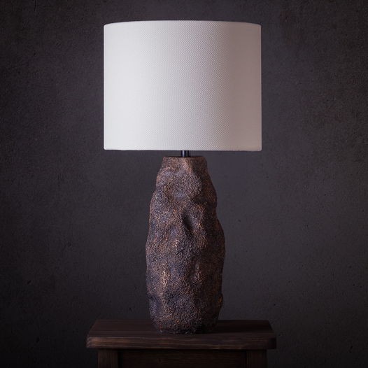 Настольная керамическая лампа ручной работы с белым абажуром «Crumpled Bronze»