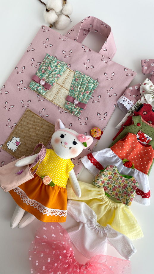 Кукла-кошка с одеждой и сумкой